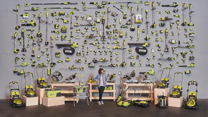 RYOBI 18 V ONE+ Akku-Rasenmäher RLM18X33B40 (Schnittbreite 33 cm, 5-fache Höhenverstellung 25-65 mm, zusammenklappbares Griffgestänge, inkl. Mulchkeil, 35l Grasfangsack, 4,0Ah Akku & Ladegerät)