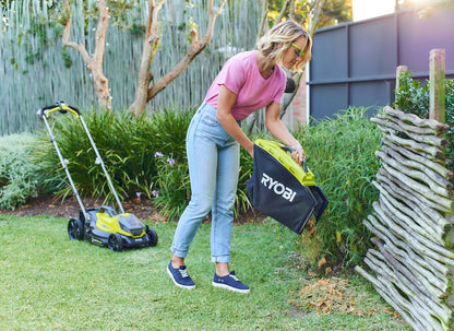 RYOBI 18 V ONE+ Akku-Rasenmäher RLM18X33B40 (Schnittbreite 33 cm, 5-fache Höhenverstellung 25-65 mm, zusammenklappbares Griffgestänge, inkl. Mulchkeil, 35l Grasfangsack, 4,0Ah Akku & Ladegerät)
